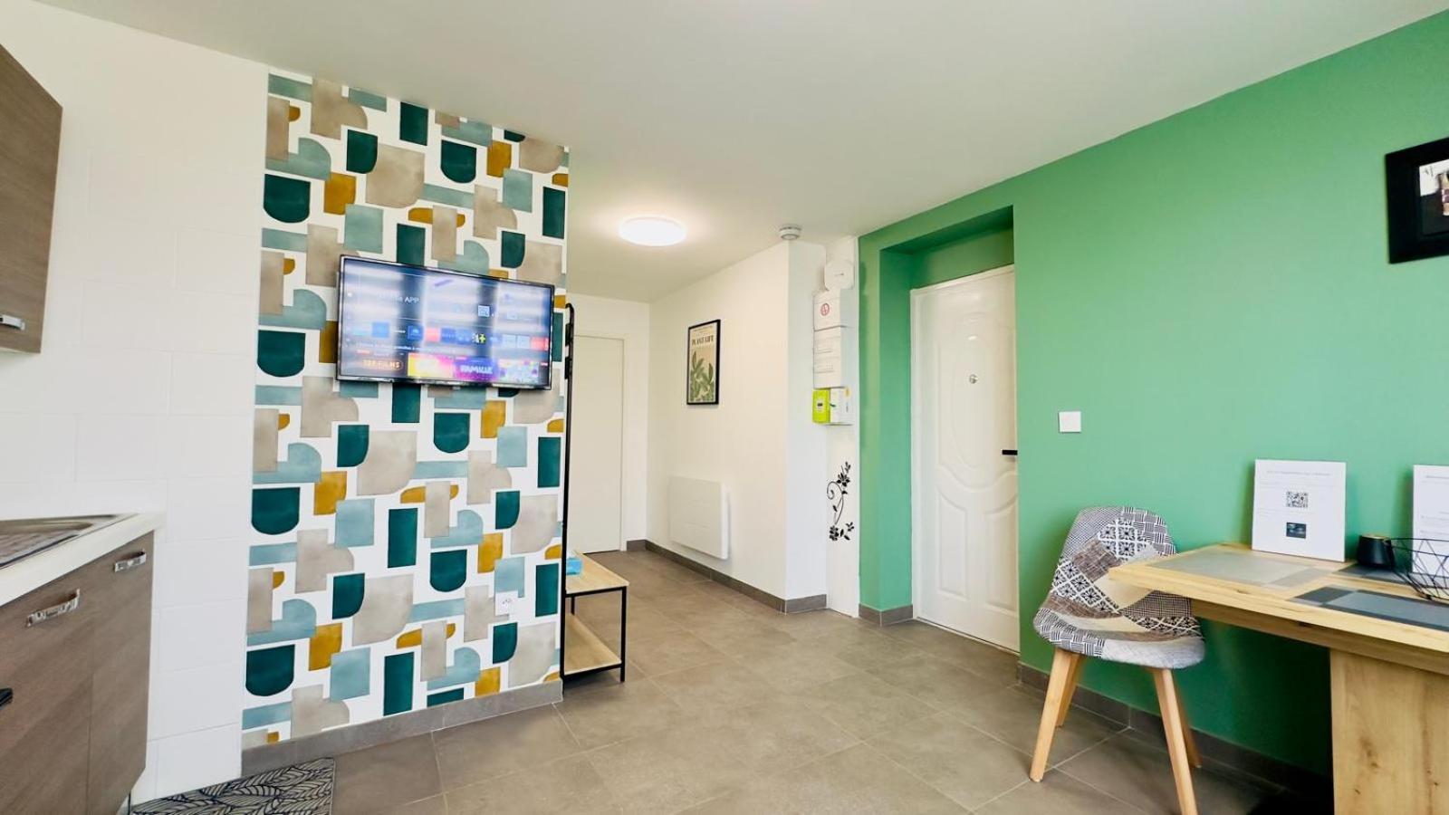 Appartement Cosy A Reminiac Bagian luar foto