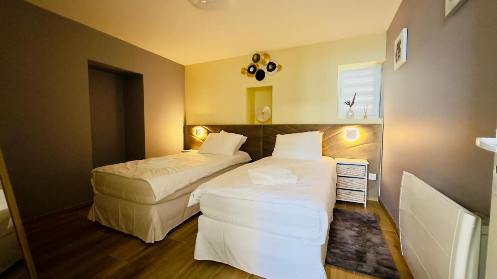 Appartement Cosy A Reminiac Bagian luar foto