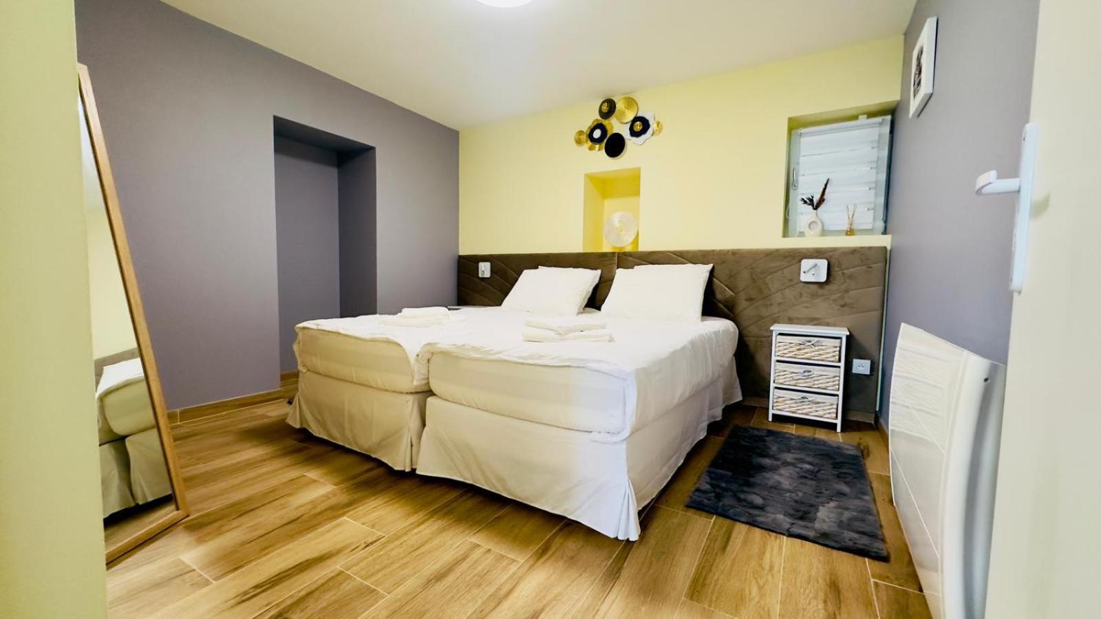 Appartement Cosy A Reminiac Bagian luar foto