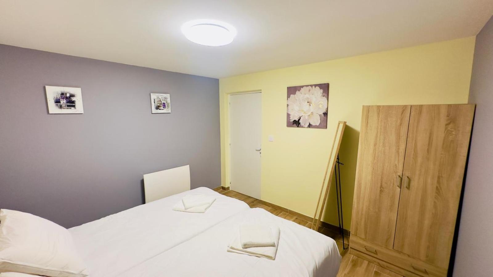Appartement Cosy A Reminiac Bagian luar foto