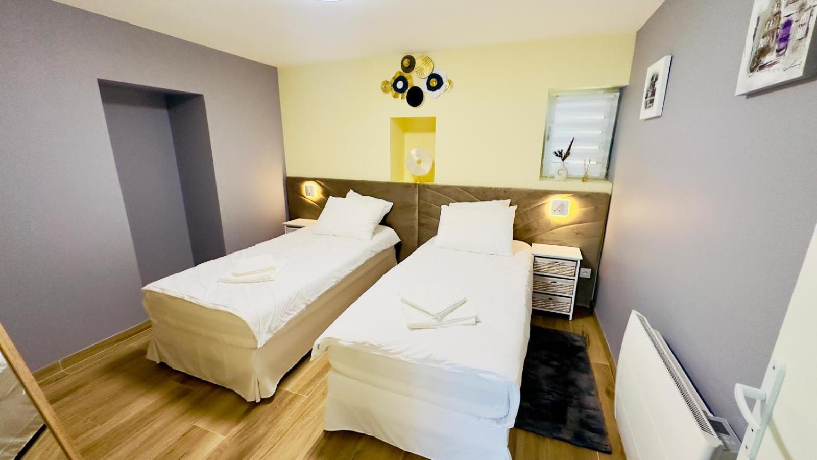 Appartement Cosy A Reminiac Bagian luar foto